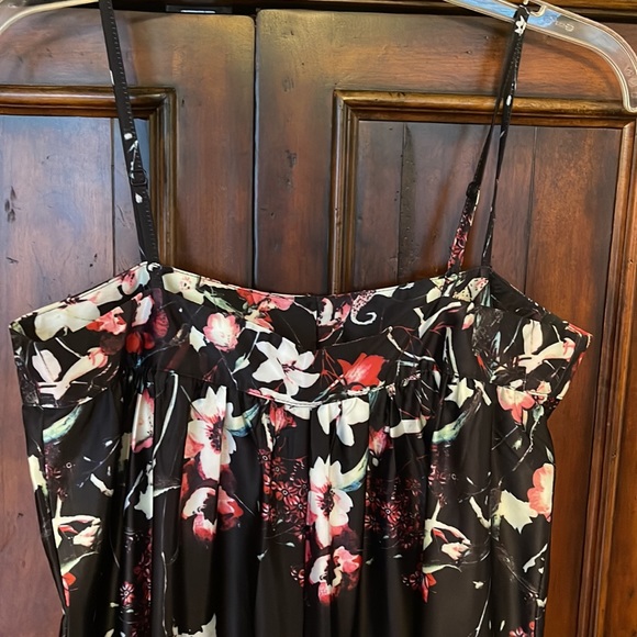 Beautiful Urban outfitters jumpsuit ! Size medium - gently used - Picture 4 of 5